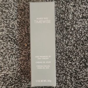 Mary Kay TimeWise Age Minimize 3D Day Cream - Gray
